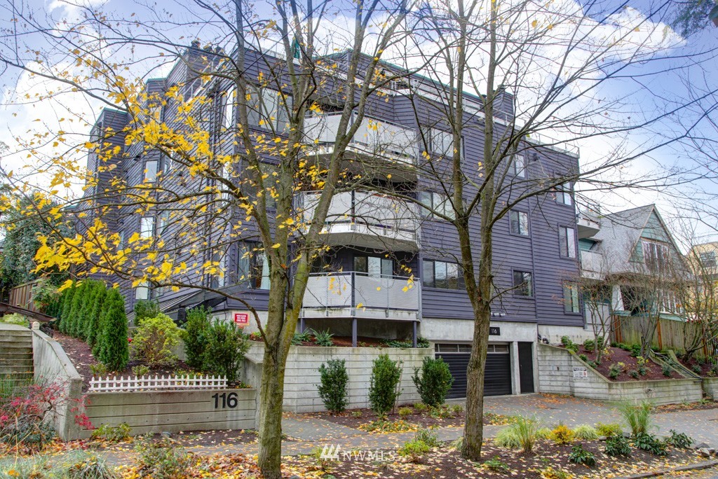 116 11th Avenue East, Unit 204 Seattle, WA 98102 - Photo 1 of 19