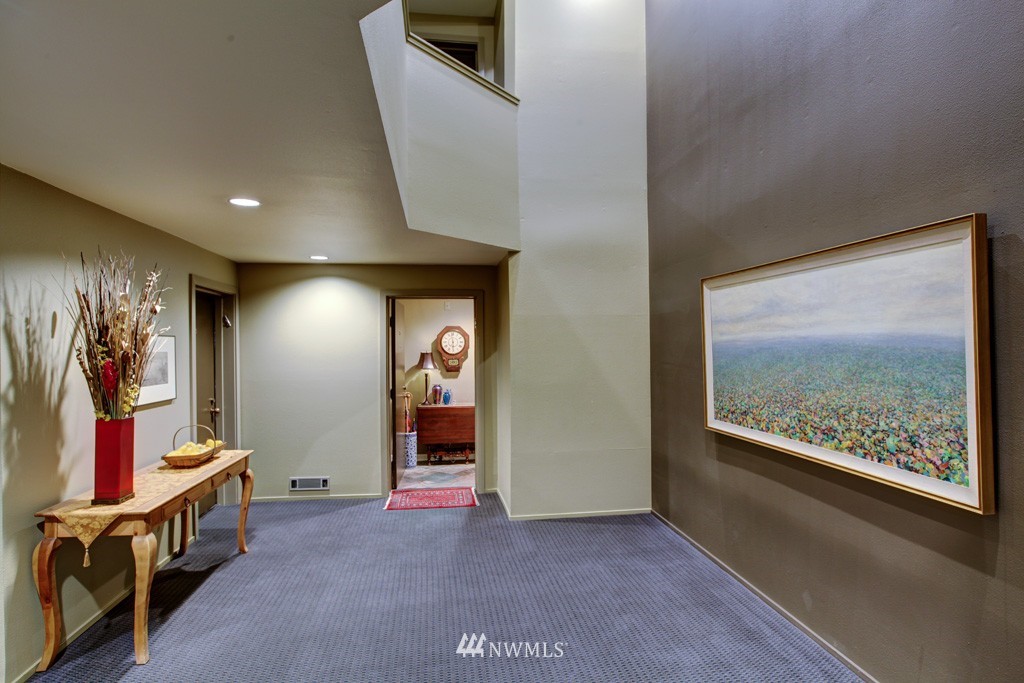116 11th Avenue East, Unit 204 Seattle, WA 98102 - Photo 2 of 19