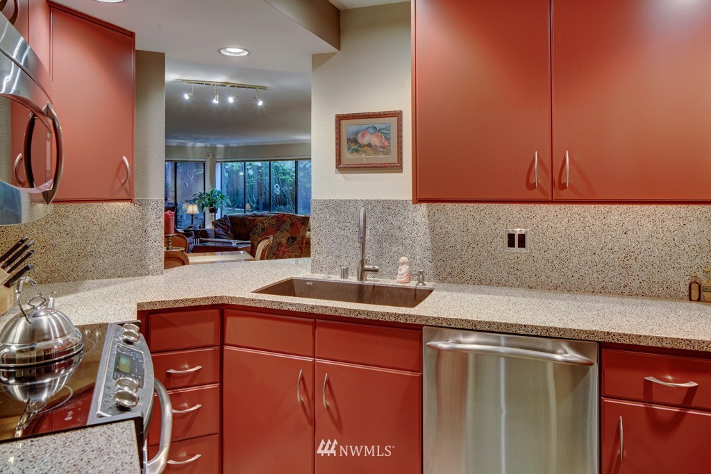 116 11th Avenue East, Unit 204 Seattle, WA 98102 - Photo 11 of 19