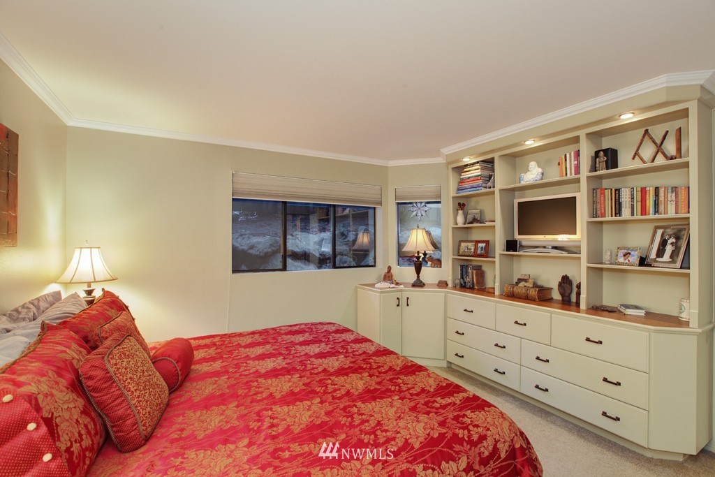 116 11th Avenue East, Unit 204 Seattle, WA 98102 - Photo 13 of 19