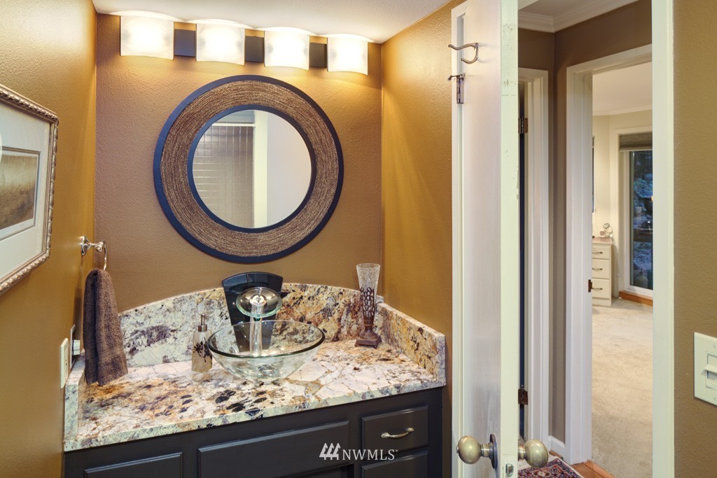 116 11th Avenue East, Unit 204 Seattle, WA 98102 - Photo 18 of 19