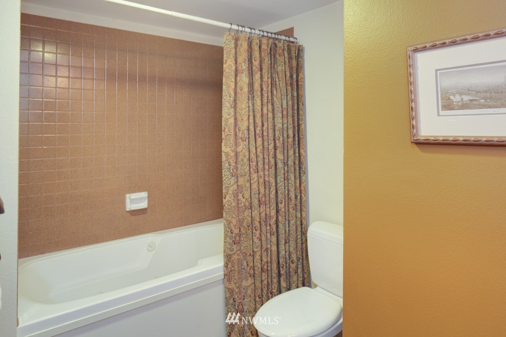 116 11th Avenue East, Unit 204 Seattle, WA 98102 - Photo 19 of 19