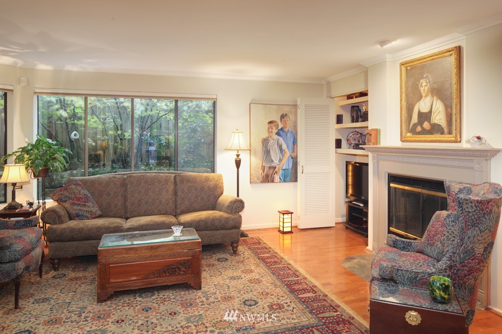 116 11th Avenue East, Unit 204 Seattle, WA 98102 - Photo 4 of 19
