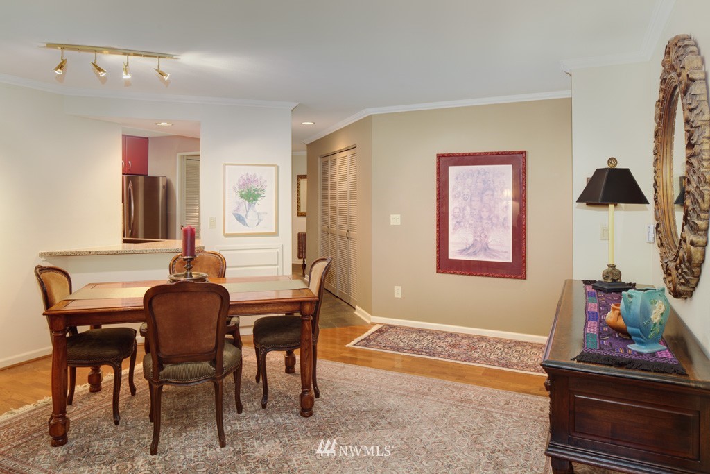 116 11th Avenue East, Unit 204 Seattle, WA 98102 - Photo 8 of 19