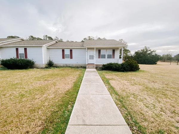 $950 | 118 Arabian Lane, Richlands, NC 28574