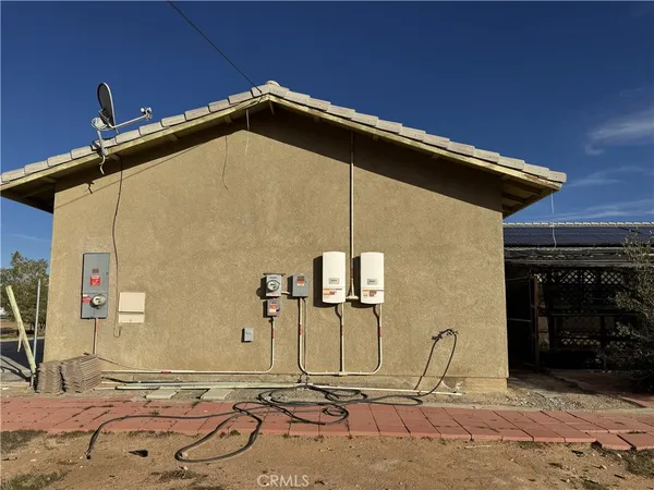 $2,900 | 14470 Navajo Road, Apple Valley, CA 92307