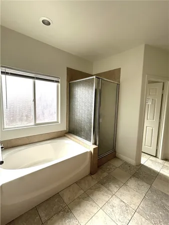 $2,900 | 14470 Navajo Road, Apple Valley, CA 92307