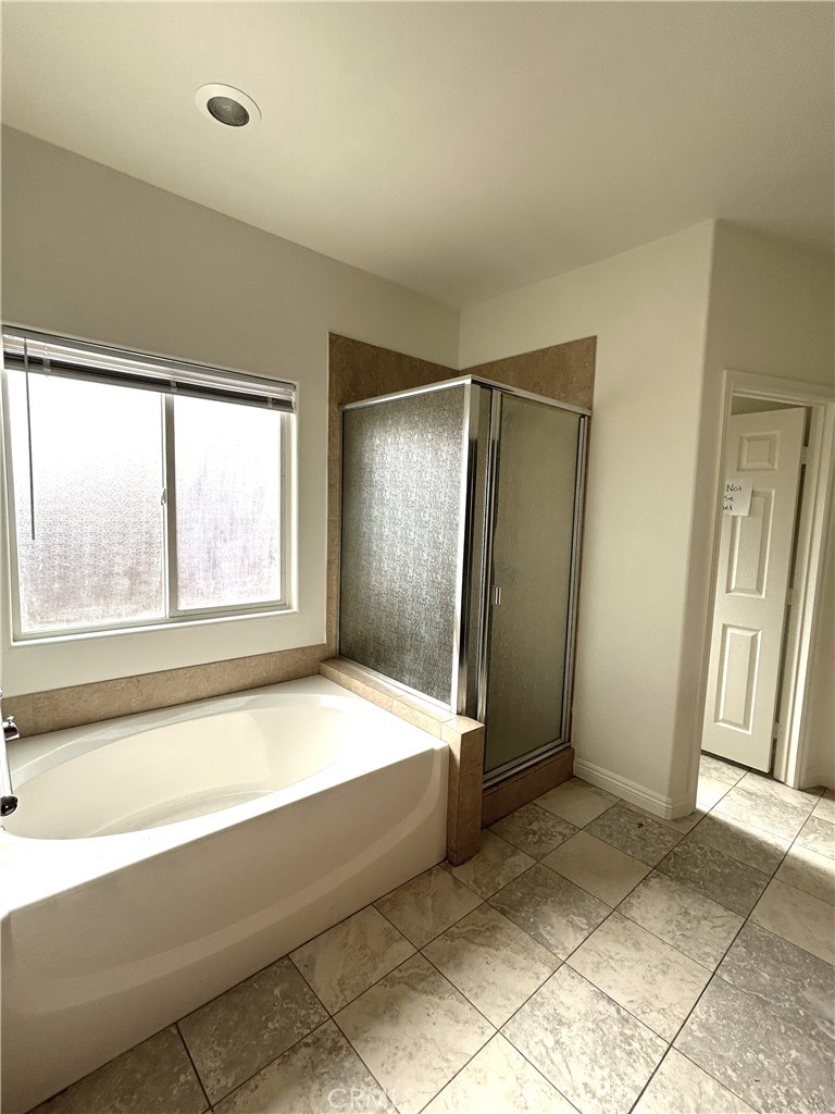 14470 Navajo Road Apple Valley, CA 92307 - Photo 5 of 12 Master Bathroom