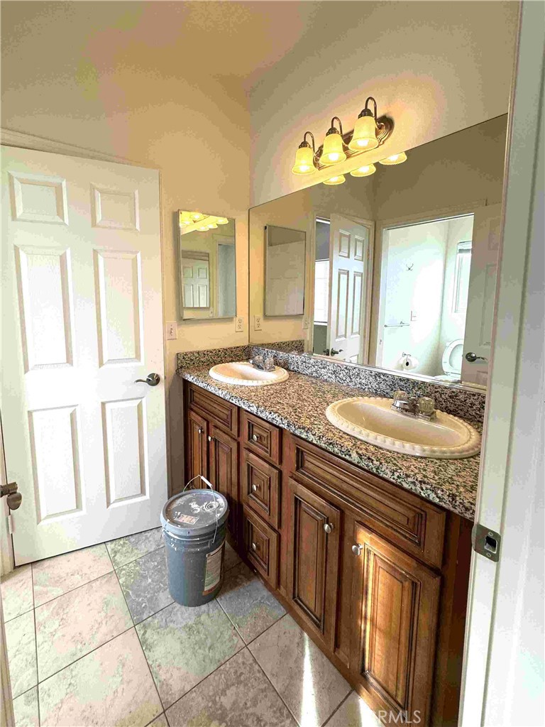 14470 Navajo Road Apple Valley, CA 92307 - Photo 10 of 12 Bathroom 2