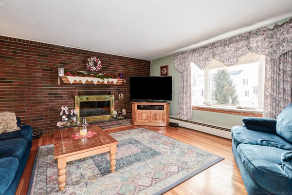 10 Rockingham Place Worcester, MA 01604 - Photo 3 of 23 Gallery Image 3