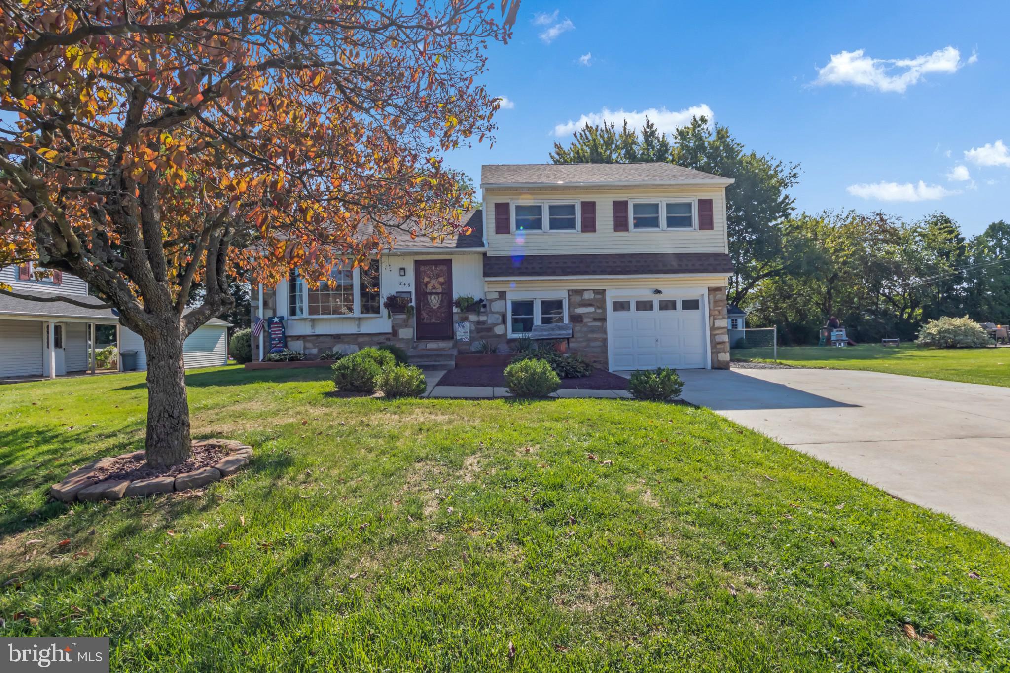 249 Poplar Road Warminster, PA 18974 - Photo 1 of 30 Front Yard