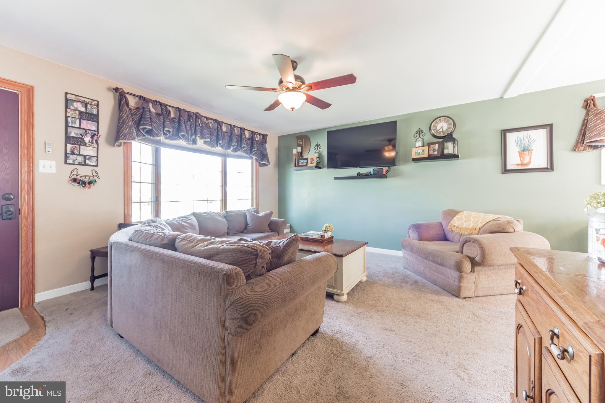 249 Poplar Road Warminster, PA 18974 - Photo 5 of 30 Living Room