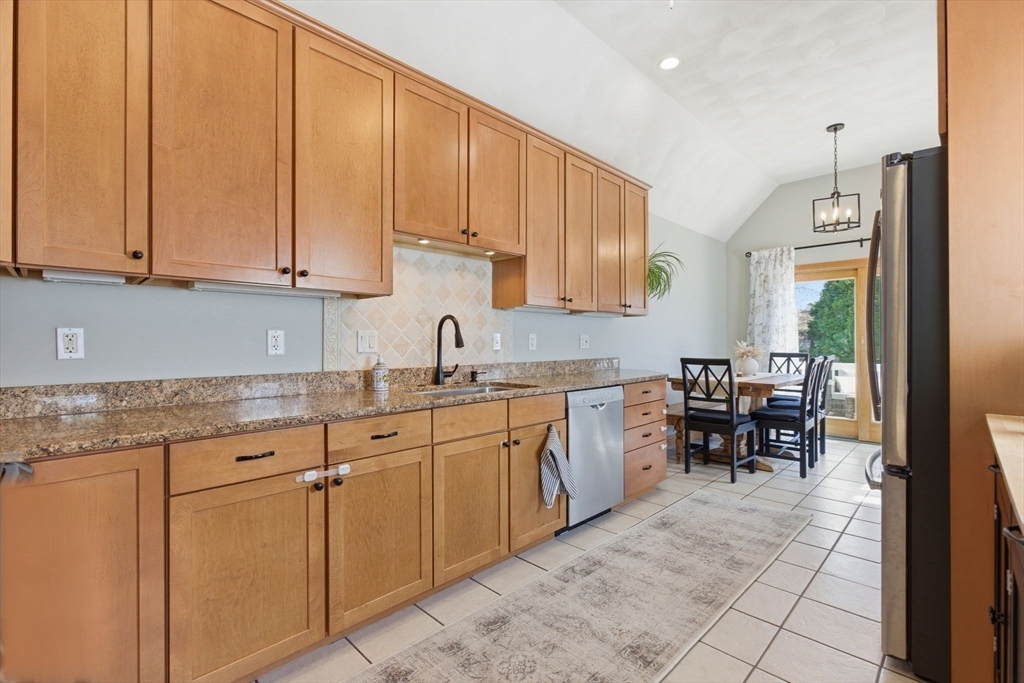 7 Maple Street, Unit 7 Reading, MA 01867 - Photo 11 of 40