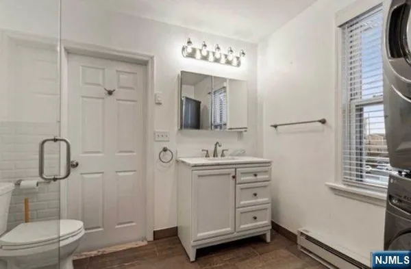 $4,300 | 454 Undercliff Avenue, Edgewater, NJ 07020