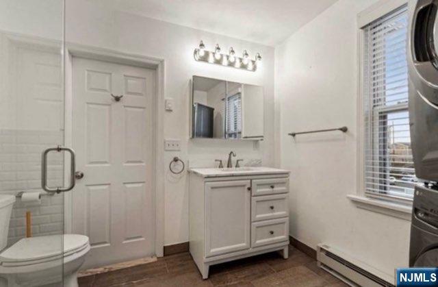 454 Undercliff Avenue Edgewater, NJ 07020 - Photo 17 of 18 a bathroom with a toilet a sink and mirror