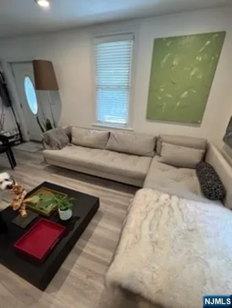 $4,300 | 454 Undercliff Avenue, Edgewater, NJ 07020