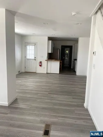 $4,300 | 454 Undercliff Avenue, Edgewater, NJ 07020