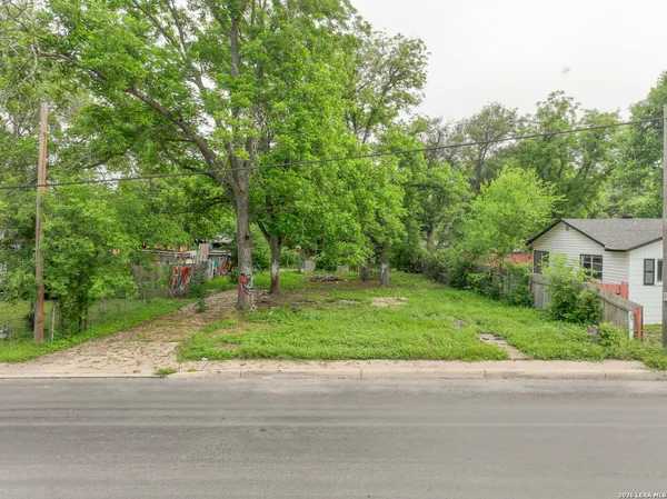 $42,000 | 607 15th Street, Hondo, TX 78861