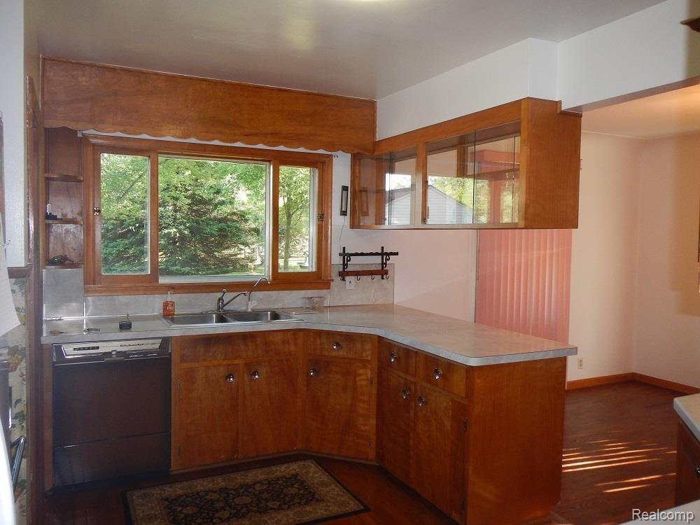 3928 Gregory Road Lake Orion, MI 48359 - Photo 15 of 25 Kitchen #2.jpg
