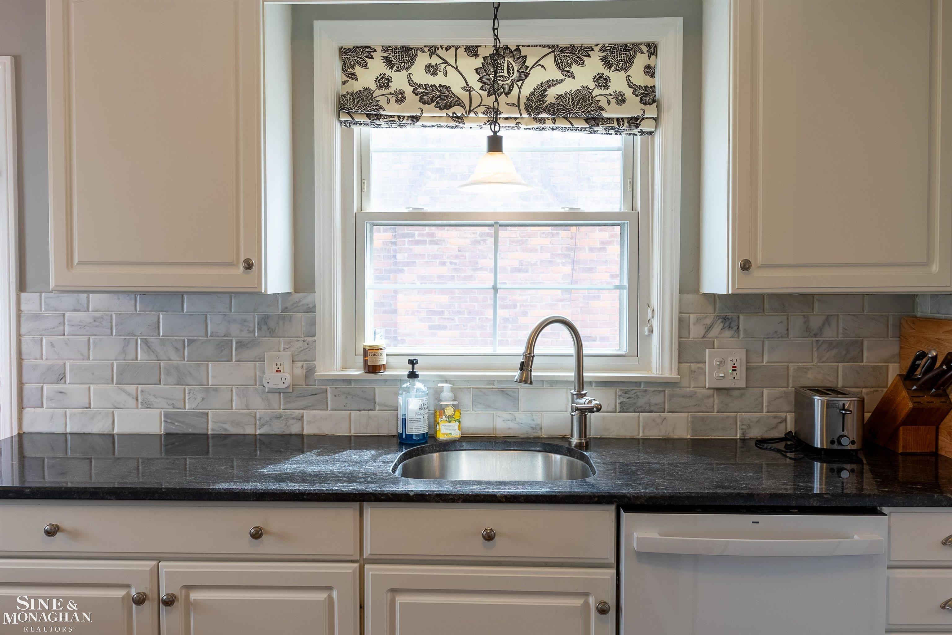1832 Littlestone Road Grosse Pointe Woods, MI 48236 - Photo 17 of 36
