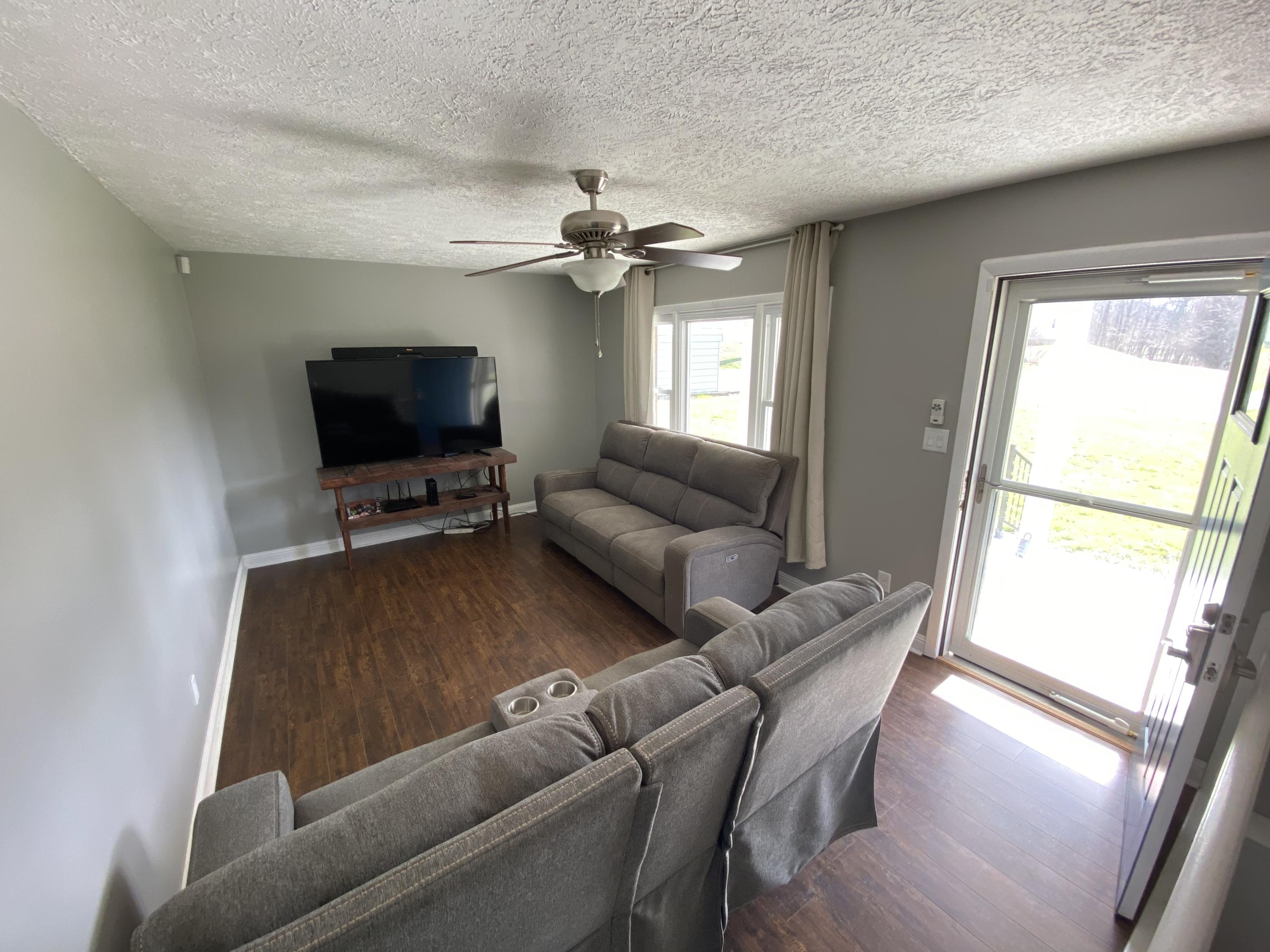 139 Anderson Road Johnson City, TN 37601 - Photo 8 of 22 Living