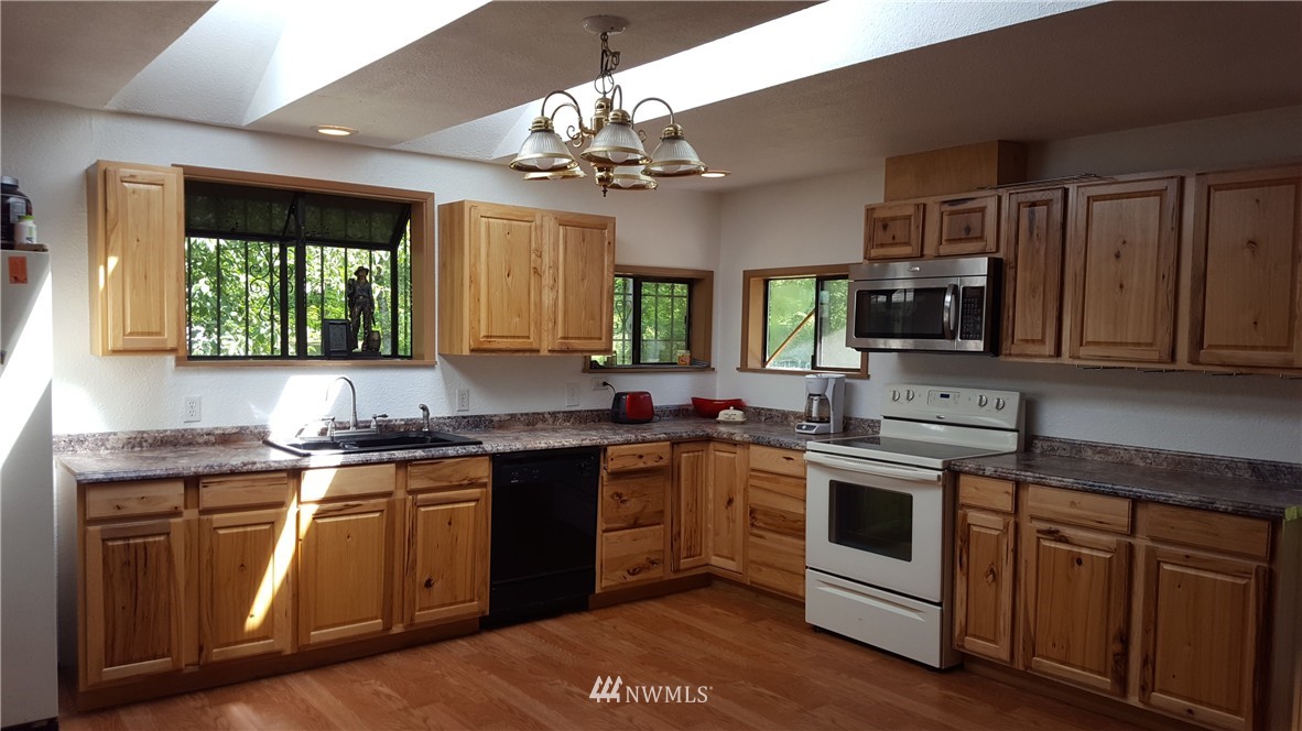 15302 Runyon Road Southeast Rainier, WA 98576 - Photo 2 of 20
