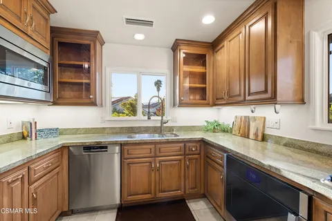 $1,099,000 | 121 Windsong Street, Thousand Oaks, CA 91360