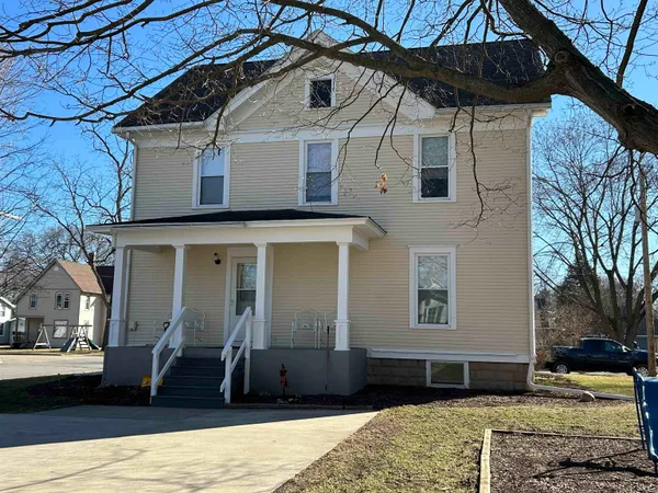 $314,900 | 701 East 2nd Avenue, Brodhead, WI 53520