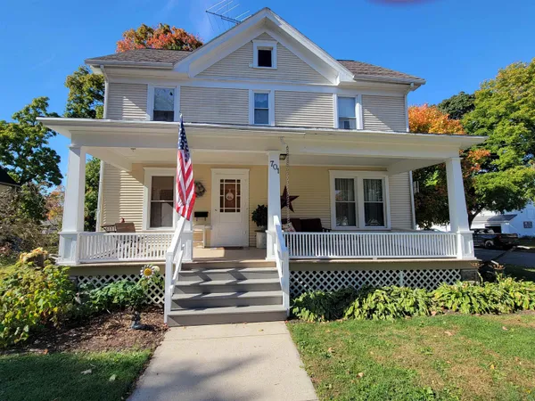 $314,900 | 701 East 2nd Avenue, Brodhead, WI 53520