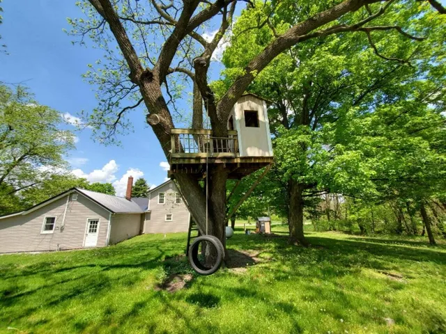 $289,900 | 3151 East Bacon Road, Hillsdale, MI 49242