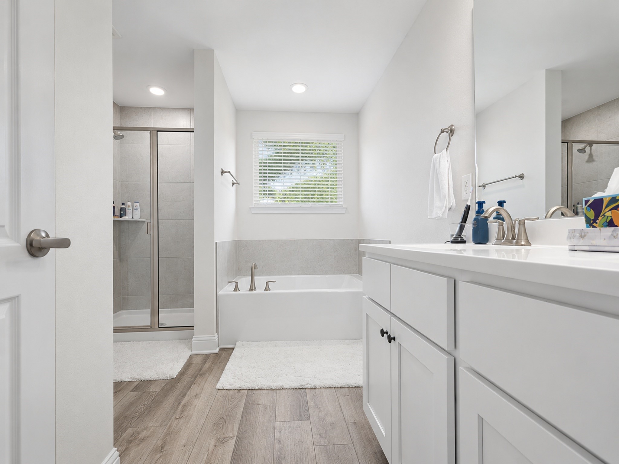 10142 Whitney Reach Drive Rosharon, TX 77583 - Photo 14 of 26 a bathroom with a bathtub sink and mirror
