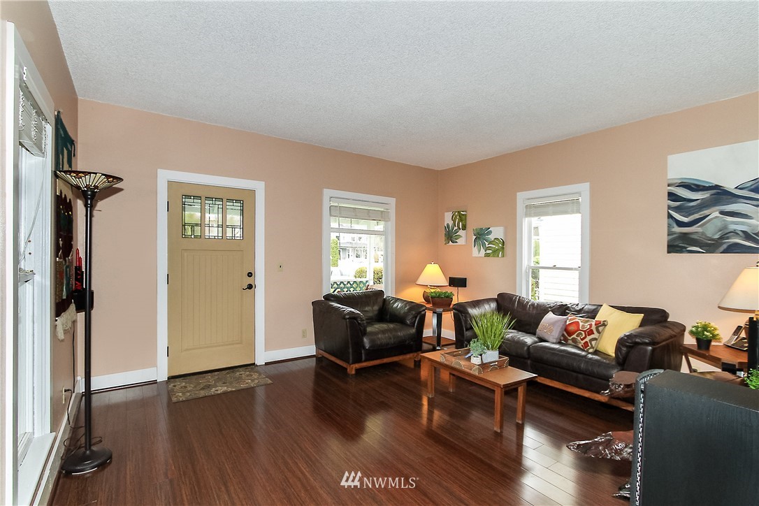 1927 Rucker Avenue Everett, WA 98201 - Photo 4 of 25