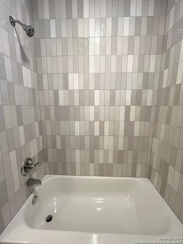 $1,625 | 706 East Evergreen Court, San Antonio, TX 78212