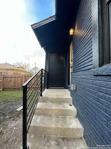 $1,625 | 706 East Evergreen Court, San Antonio, TX 78212