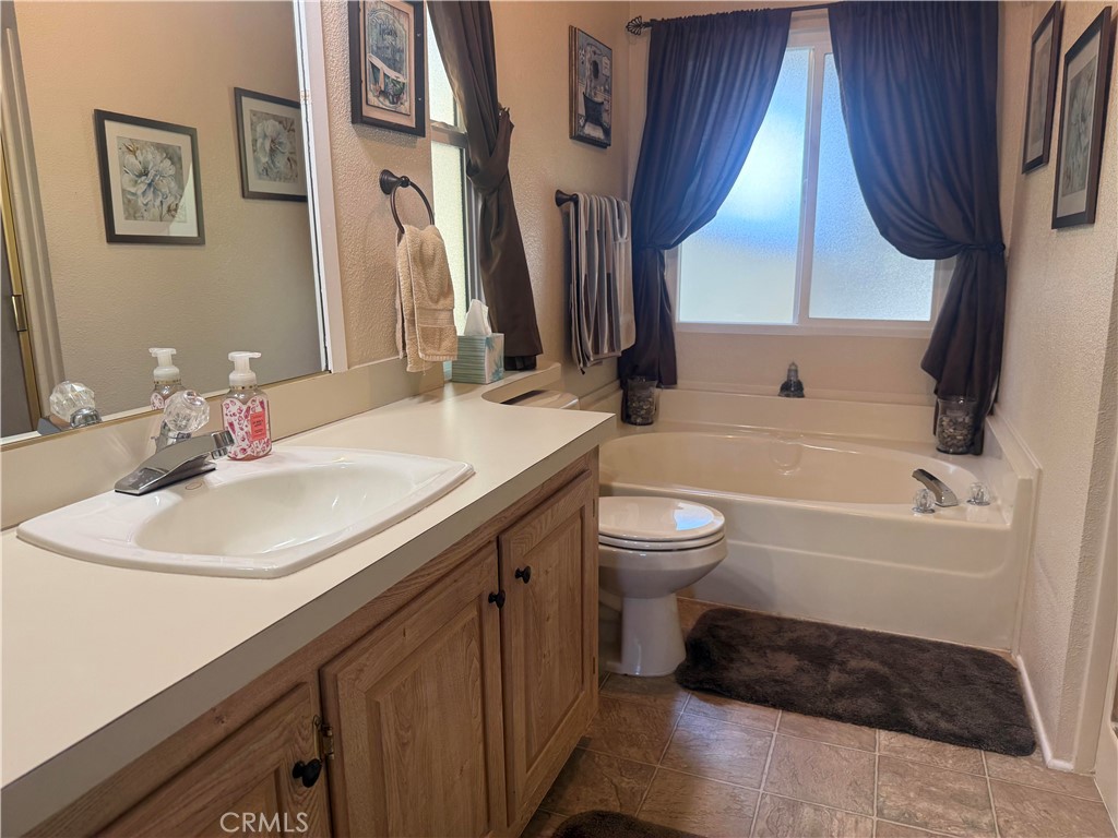31130 South General Kearny Road, Unit 153 Temecula, CA 92591 - Photo 23 of 38 a bathroom with a sink a toilet and a bathtub