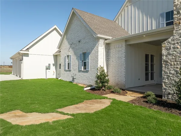 $1,025,000 | 301 Champions Way, McGregor, TX 76657