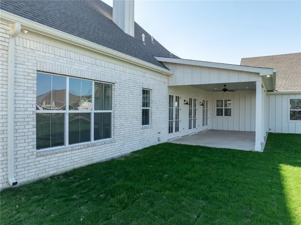 $1,025,000 | 301 Champions Way, McGregor, TX 76657