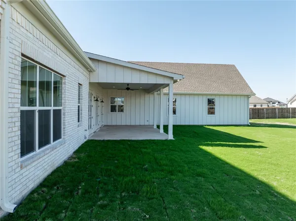 $1,025,000 | 301 Champions Way, McGregor, TX 76657