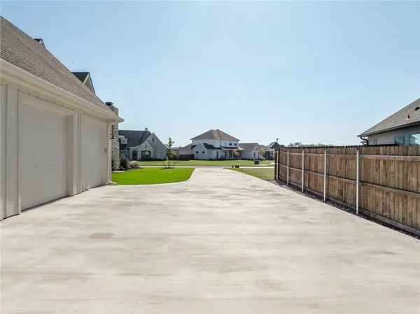 $1,025,000 | 301 Champions Way, McGregor, TX 76657