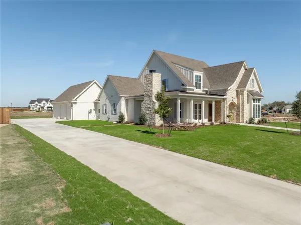 $1,025,000 | 301 Champions Way, McGregor, TX 76657