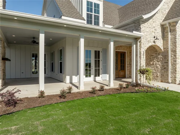 $1,025,000 | 301 Champions Way, McGregor, TX 76657