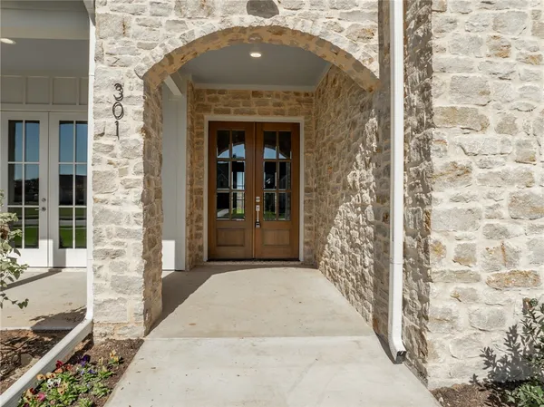 $1,025,000 | 301 Champions Way, McGregor, TX 76657