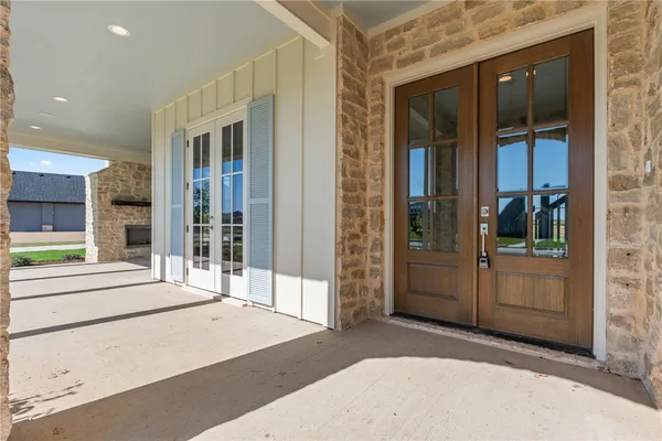 $1,025,000 | 301 Champions Way, McGregor, TX 76657