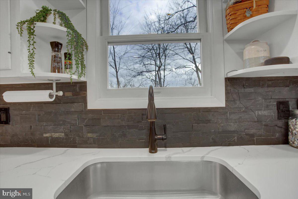 16726 Broadfording Road Hagerstown, MD 21740 - Photo 14 of 55 Sleek counter and backsplash