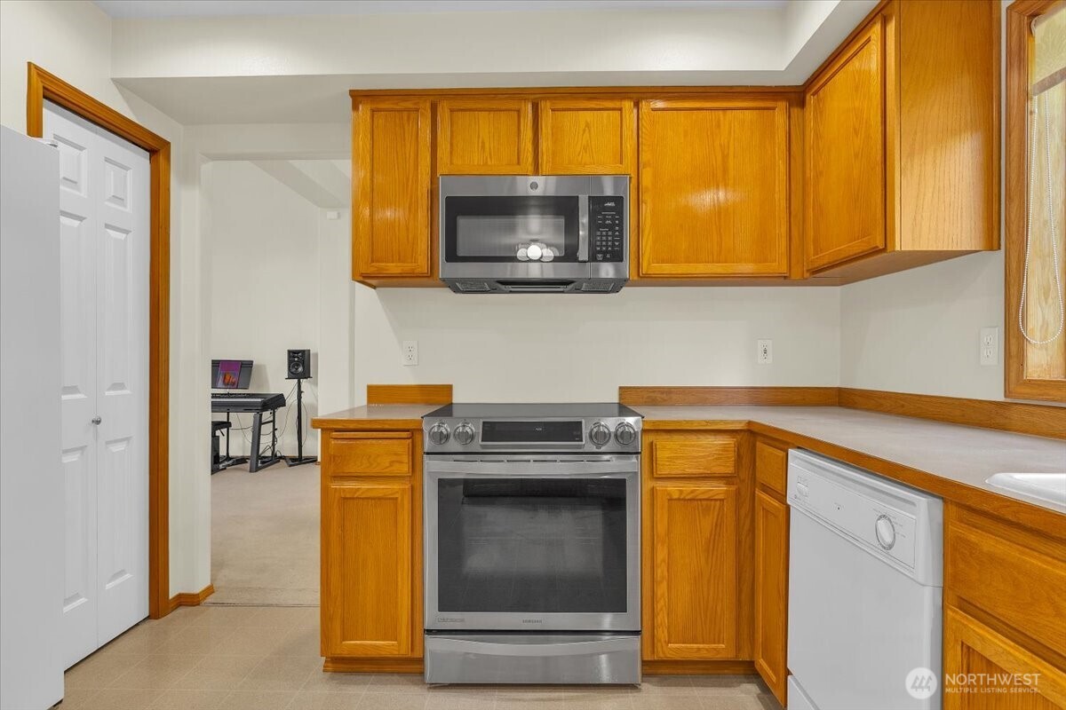 3124 201st Street Southeast Bothell, WA 98012 - Photo 11 of 38