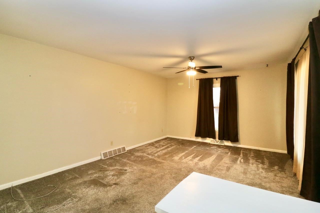 2433 Radford Road Dubuque, IA 52002 - Photo 4 of 28 Gallery Image 4
