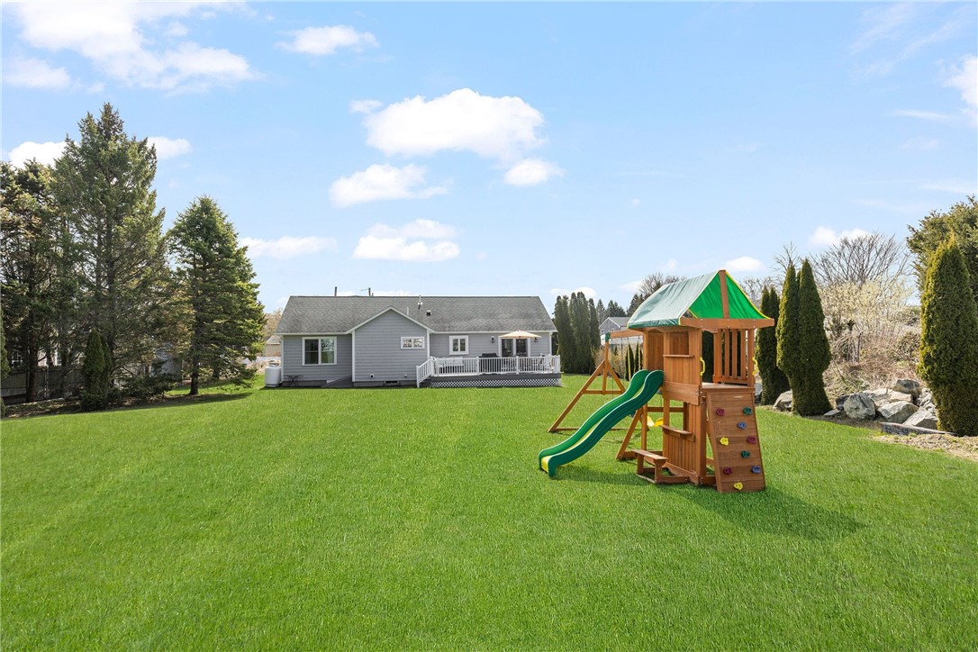 7 Gooseberry Road Newport, RI 02840 - Photo 14 of 35