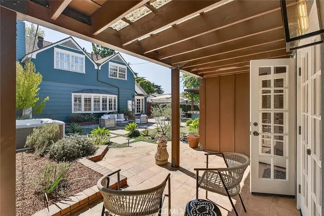 $1,698,000 | 909 East Marshall Place, Long Beach, CA 90807