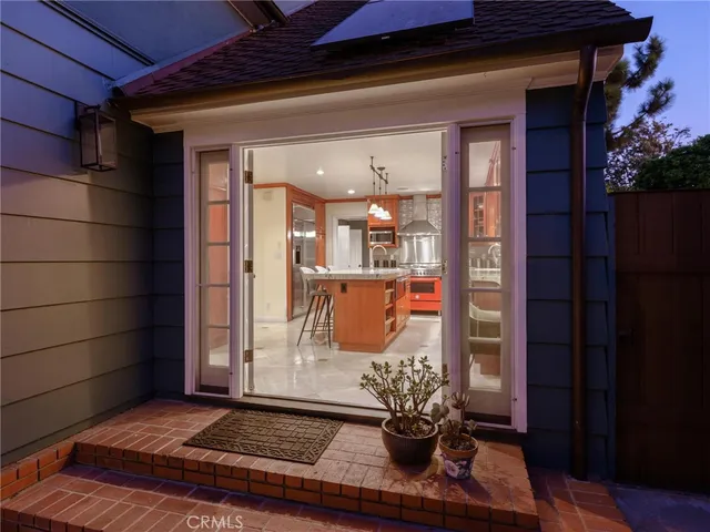 $1,698,000 | 909 East Marshall Place, Long Beach, CA 90807