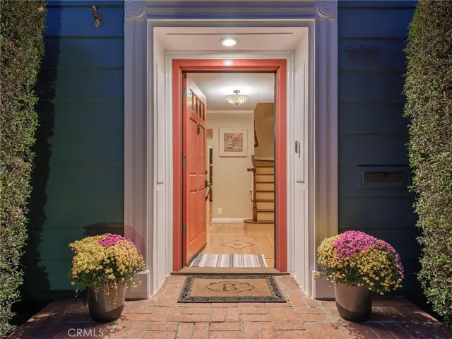 $1,698,000 | 909 East Marshall Place, Long Beach, CA 90807